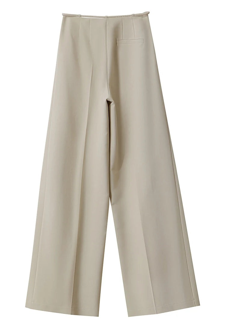 Back draping detail showing how the fabric falls and flows from behind. From Borcelleclothes.