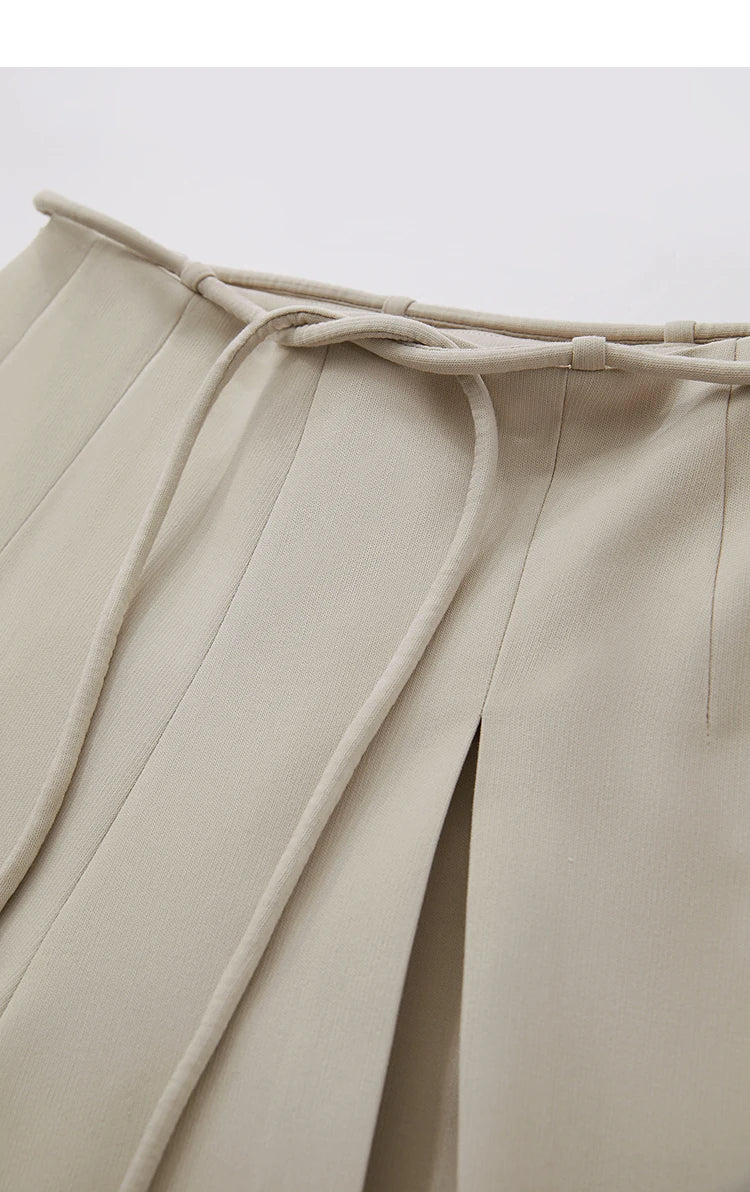 Detail of the waist section showing belt loops and the absence of a traditional waistband. From Borcelleclothes.