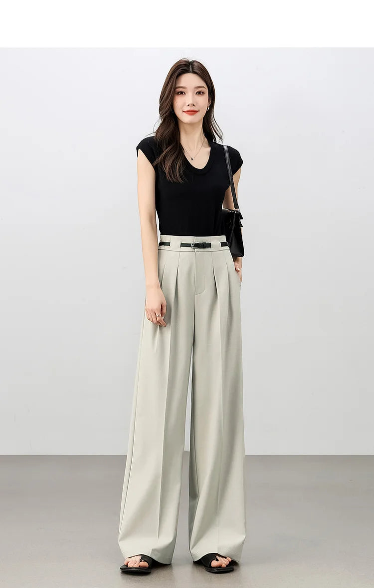 Model wearing foggy grey trousers with a bag over the shoulder, combining functionality and refined tailoring. From Borcelleclothes.